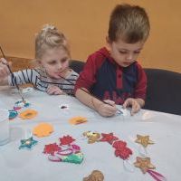 Ozdoby świąteczne wykonane przez dzieci z Świetlicy Wiejskiej w Odrze