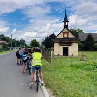 Rozpoczynamy nasz 3-dniowy obóz rowerowo-kajakowy Słoneczko i humory dopisują. Obóz rozstawiony. Ekipy: gastro, techniczna i animacyjna podzielone. Po prostu jest super! Zaraz wyjeżdżamy w trasę rowerową. Bądźcie czujni, będziemy tutaj aktualizować dzisie