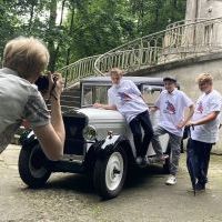 Sesja zdjęciowa stylizowana na lata 20.XX wieku. w ramach Konkursu Wiedzy o Powstaniach Śląskich (3)
